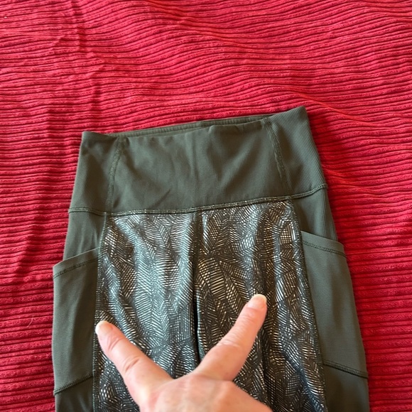 Lululemon Olive Green Leaf Print Leggings. Size 4. - Picture 9 of 13